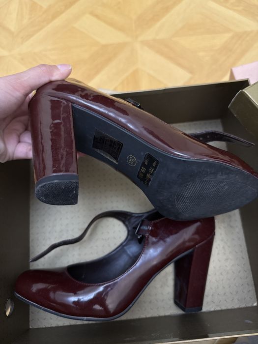 Продам женские туфли