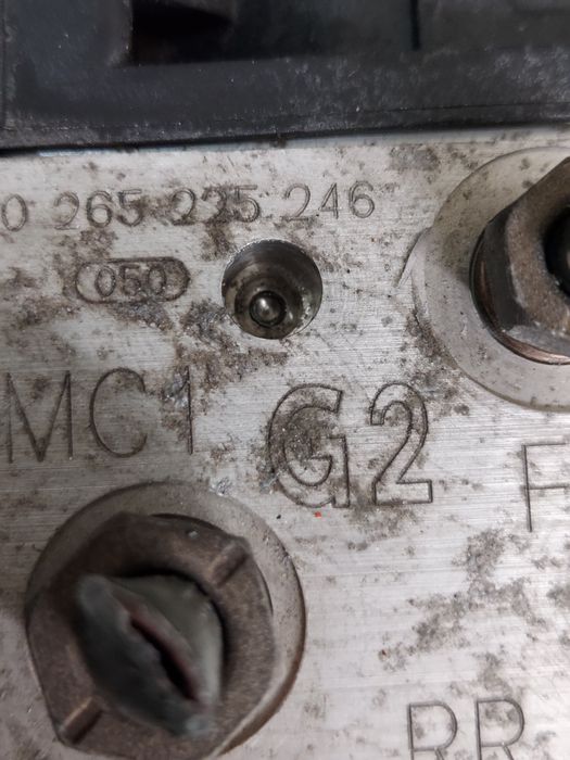 Моторчик АБС на Subaru Outback .