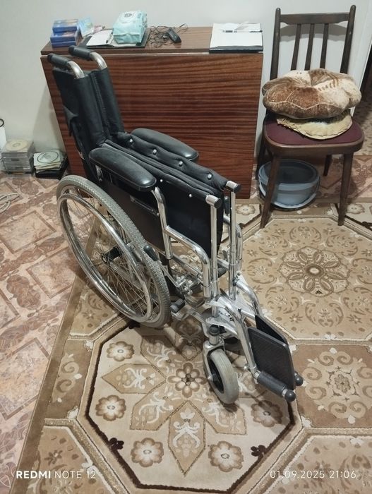 Продам инвалидную коляску
