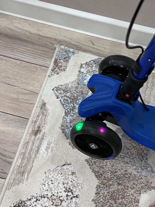 Самокат детский в отличном состояний