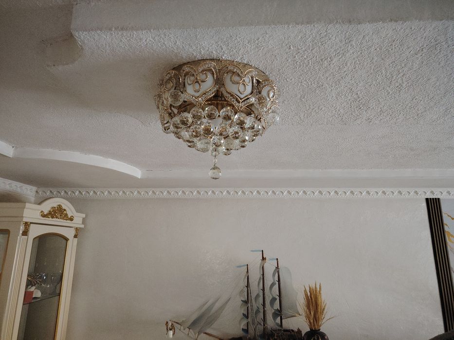 Люстры. Две шт. Продам