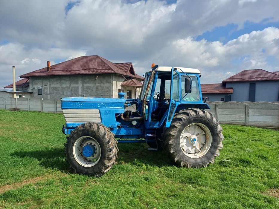 Tractor ford 4x4  + Plug reversibil