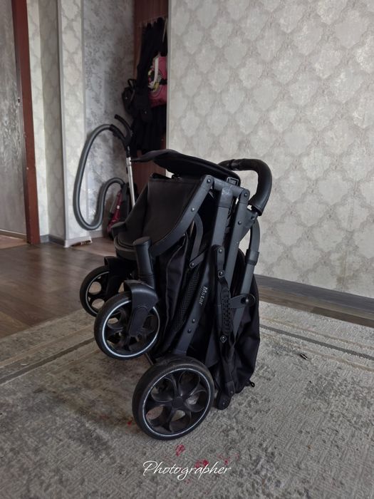 Продам детскую прогулочную коляску