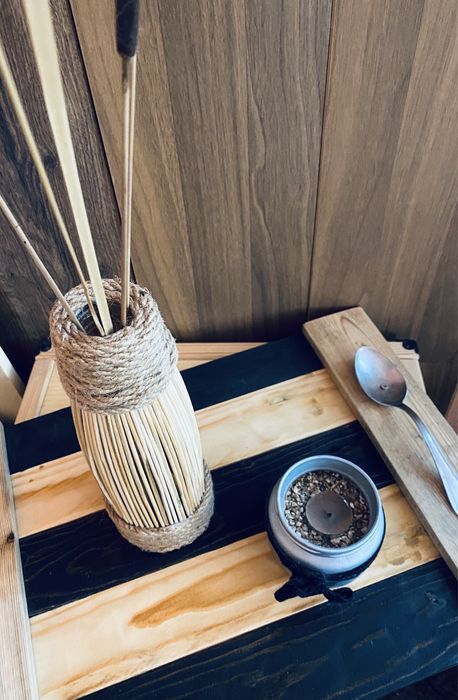 Натурална ваза с бохо дух – стъклена вътрешност!