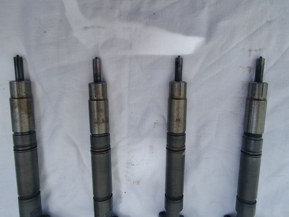 Vand injectoare de passat B8 varianta de 240cp