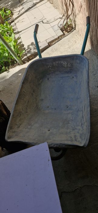 Тачка тележка для сада