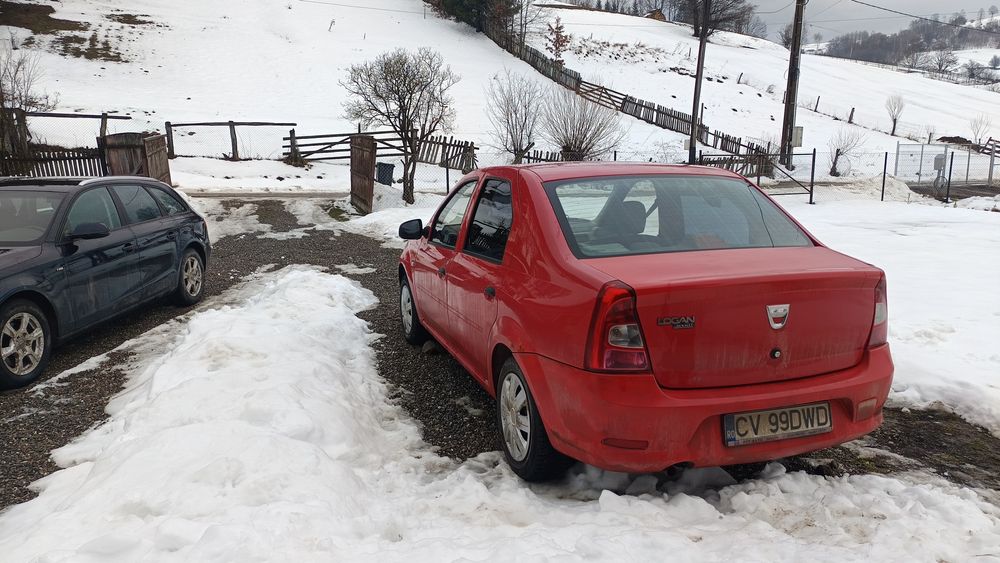 Vând Dacia Logan
