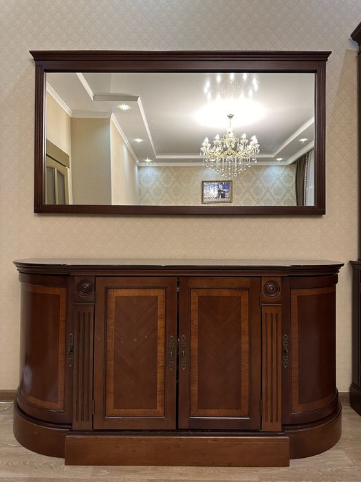 Витрина для гостинной с комодом