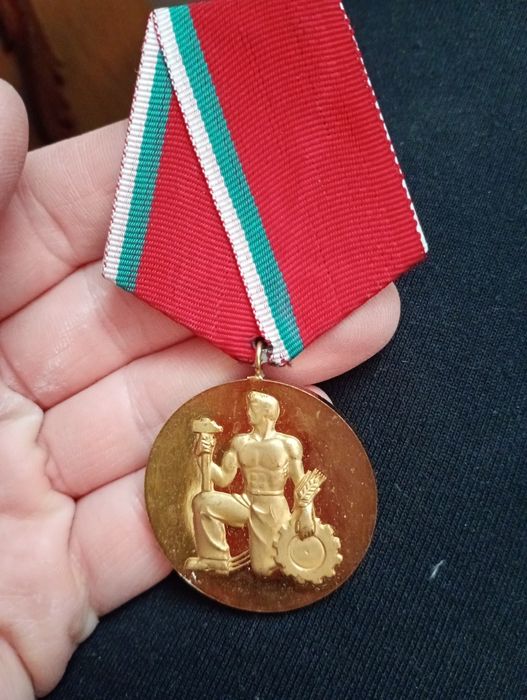 Облигации пишеща машина стар касов апарат часовници