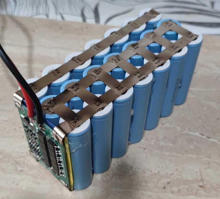 Acumulator 3S-12,6V - 22 Ah pentru pescari, barcuta de plantat