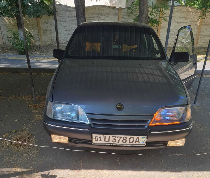 Опель Омега А 2.0 . Аренда с выкупом .