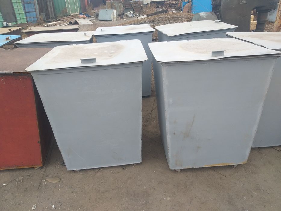 Мусорные контейнеры