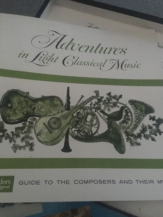 Плочи Класическа музика-12 БР.Комплект в кутия.Има  книга с биография