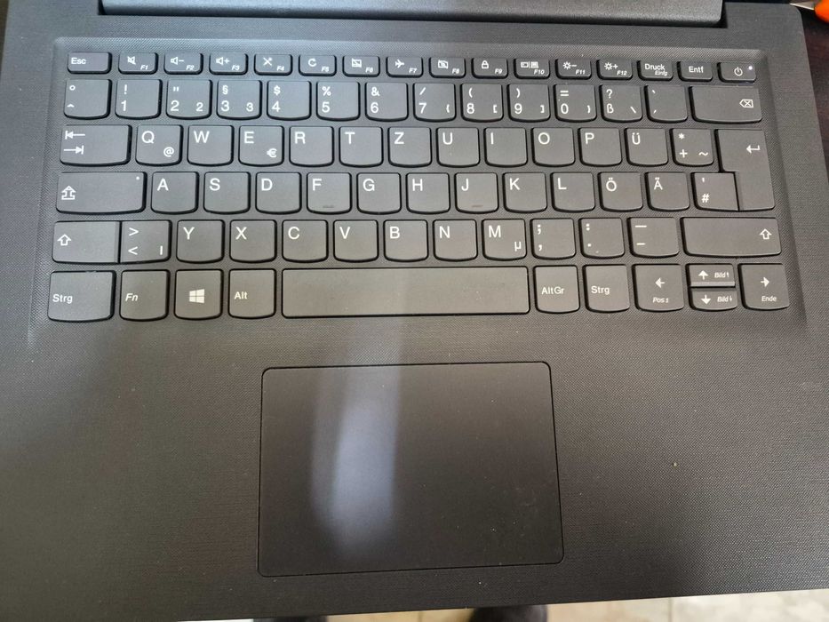 Лаптоп Lenovo V14 ADA RAM 4GB DDR4 256 SSD AMD Ryzen 5 3500U  Проблем.