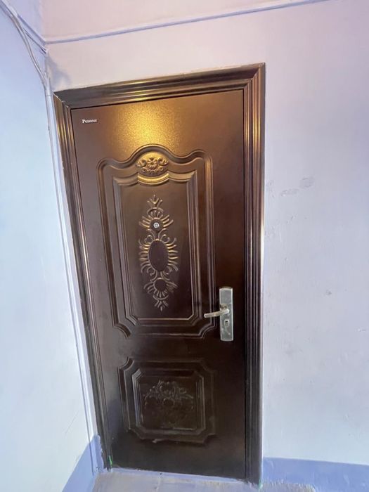 Продается входной дверь