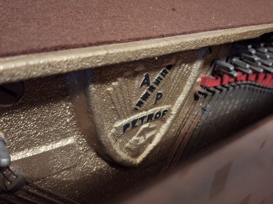 Продам пианино Petrof