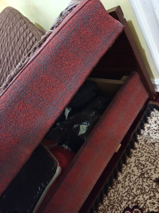 Devan kreslo sotiladi