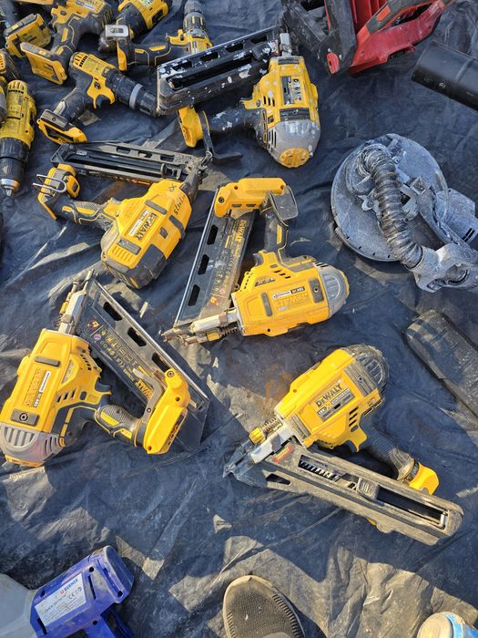 Pistol cuie dewalt 18v 500lei