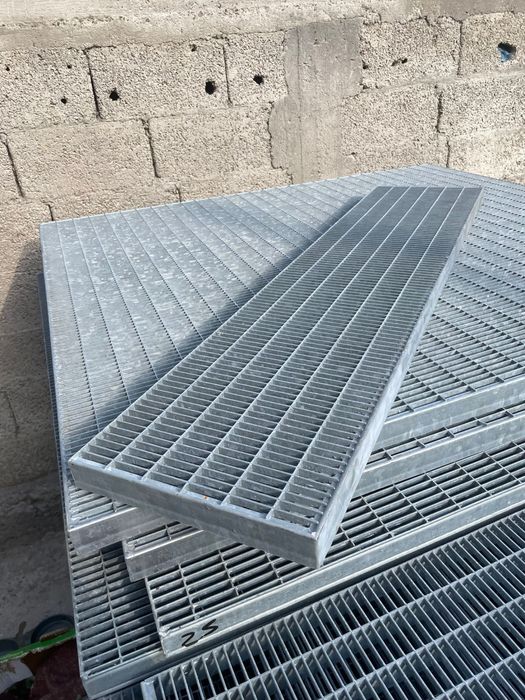 Trepte zincate galvanizate