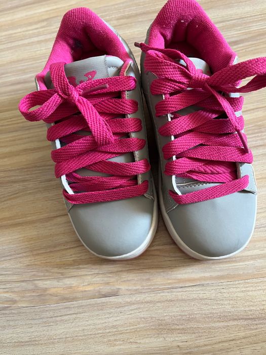 Обувки с колелца