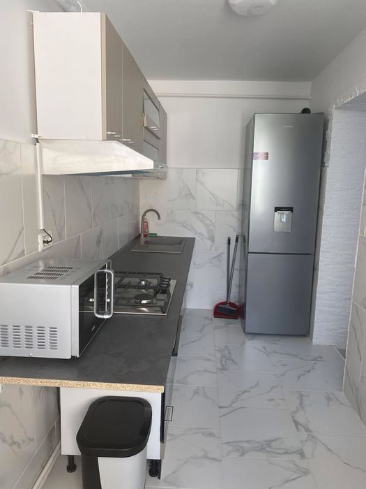 Apartament 4 camere de inchiriat la 1 minunt de universitate