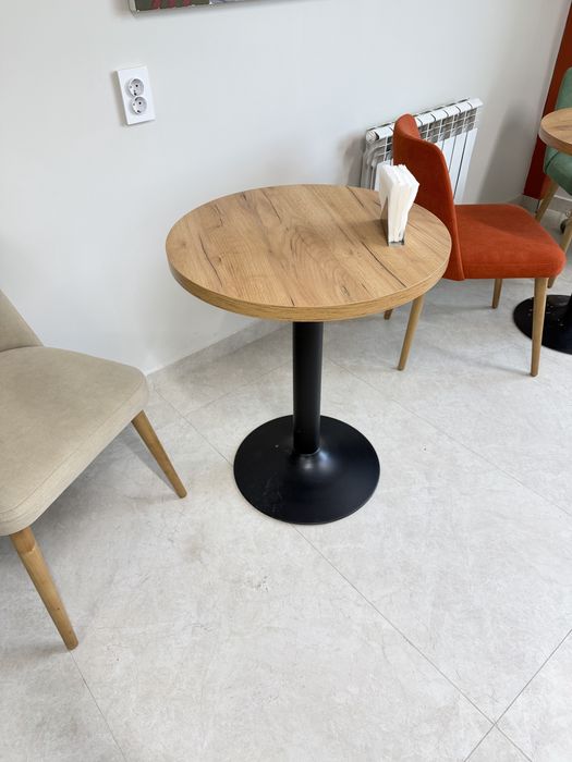 Продам стол круглый и стулья