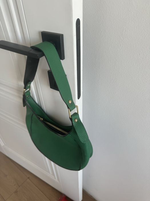 Зеленая сумка багет