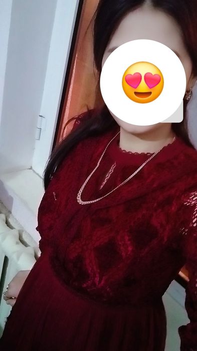 Qizil svet gifirli ko'ylak sotiladi