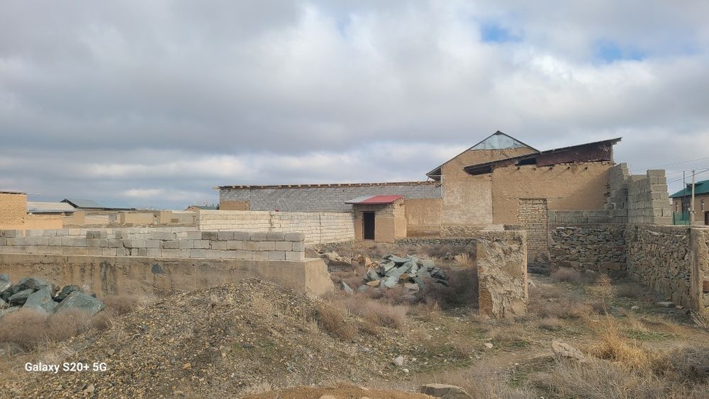 Yangi hayoy MFY  Burchagda joylashgan Gaz utgan Tok bor Suv bor Kadast