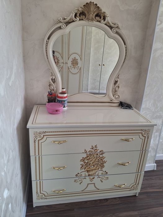 Спальный гарнитур сатылады