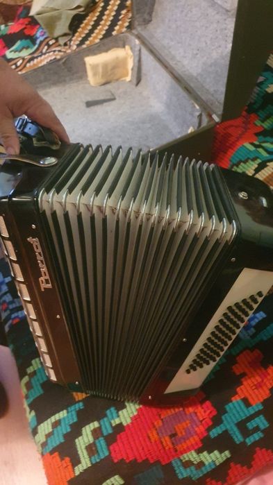 Vând acordeon Parrot perfect funcțional