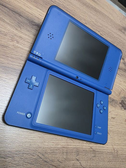 Продам новую Nintendo DSi LL Blue