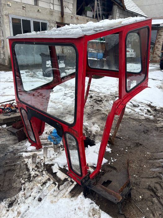 Cabina tractor pe aripi