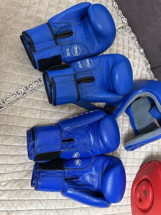 Шлема и перчатки боксерские