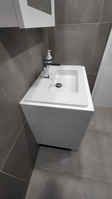 Луксозен ПВЦ шкаф за баня