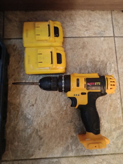 DeWALT DCD 996 и още един винтоверт.