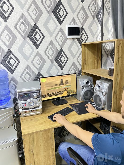 Kampyuter, kalonka va km stoli sotiladi arzon narzda