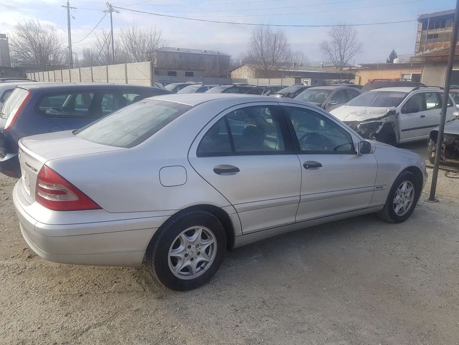 Dezmembram Mercedes w203 1.8 B capota fata/ usa dreapta spate/usa dreapta fata