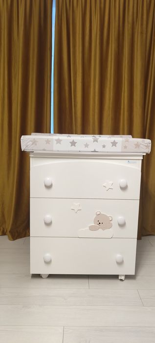 Comoda infasat Mars Design Elegant cu Masuta Infasat