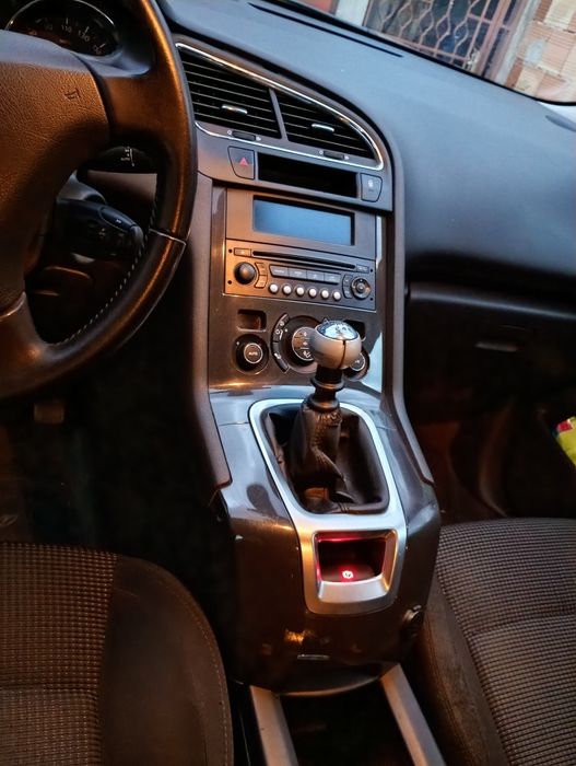 Peugeot  5008 1.6  hdi