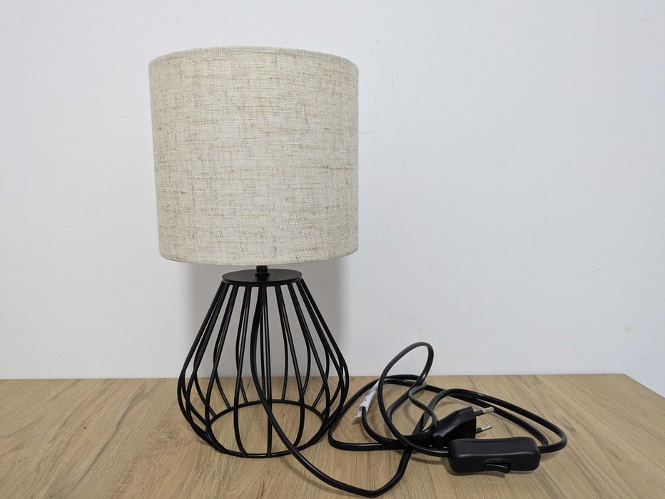 Lampă de masă modernă