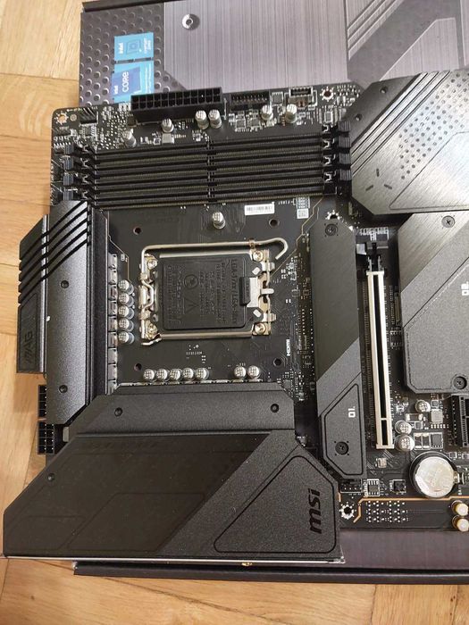 MSI Z690 Tomahawk Wi-Fi DDR5
