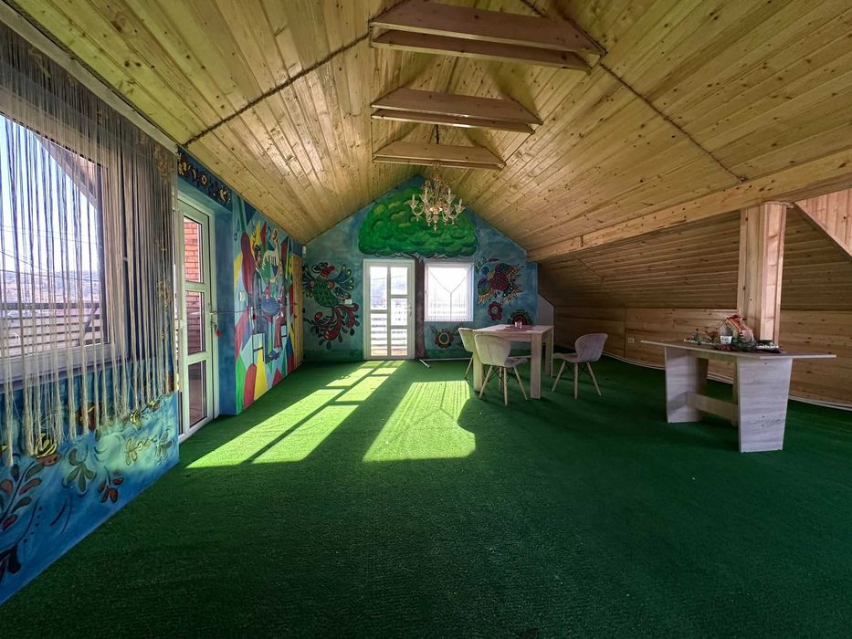 Vilă 9 camere + minibar + 5000 mp teren | Vatra Moldoviței