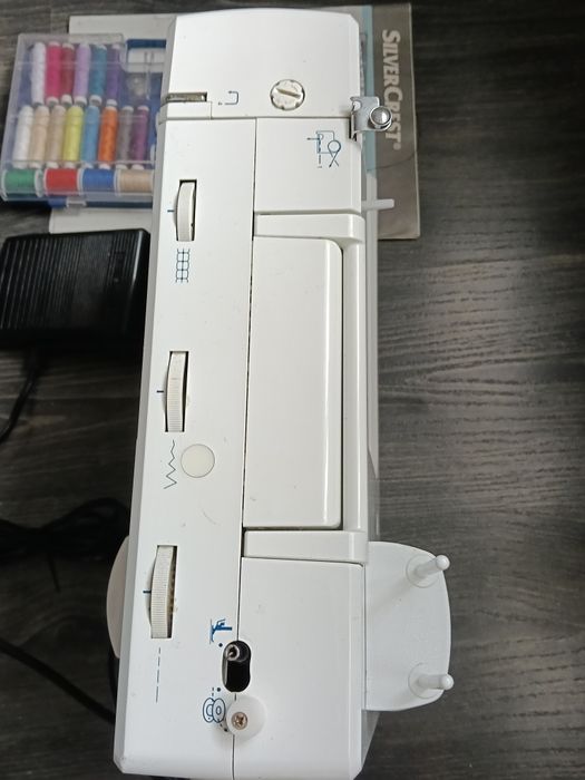 Mașina de cusut Silver Crest SNM 33A1-Ca noua(Sub 5h) cu manual și trusa accesorii.