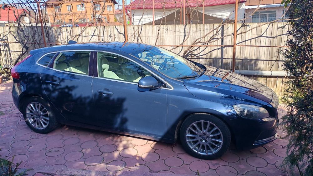 Volvo V40, an fabricație 2013,deosebit de bine întreținut