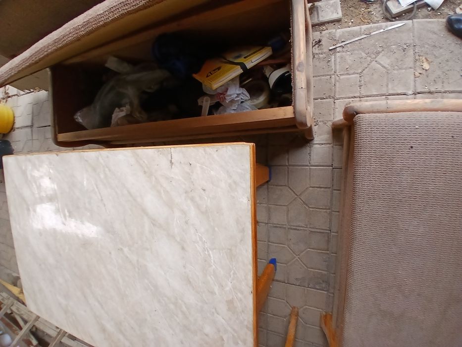 Кухонный уголок стол стул  сотилади.