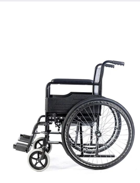 Кресло -коляска с санитарным оснащением.