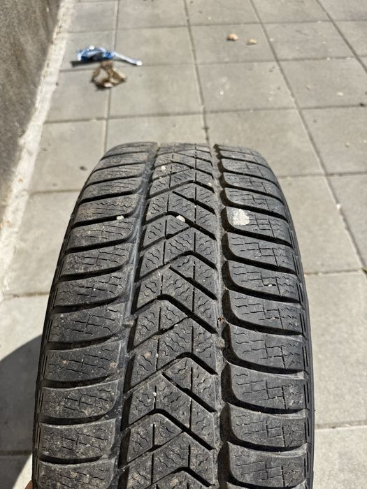 Джанти със зимни гуми 5х114,3 225/50/17 Pirelli sottozero 3