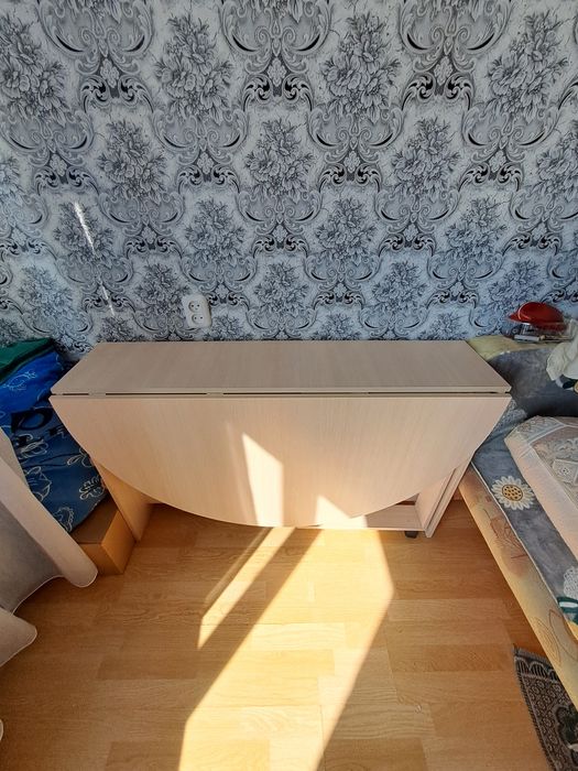 Продам стол и стулья