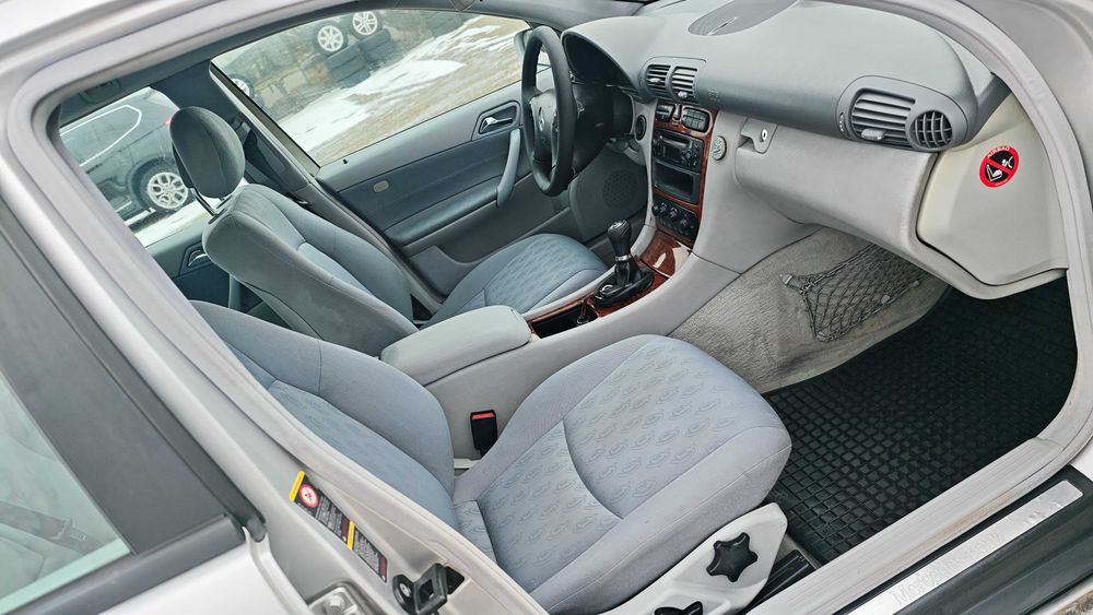 Mercedes C200/116ps/6speed/Всичко Платено/Обслужен